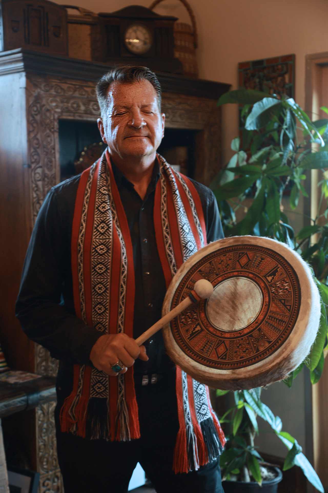 Shaman John Whitehorse with ceremonial drum - Shamanic Trekker
